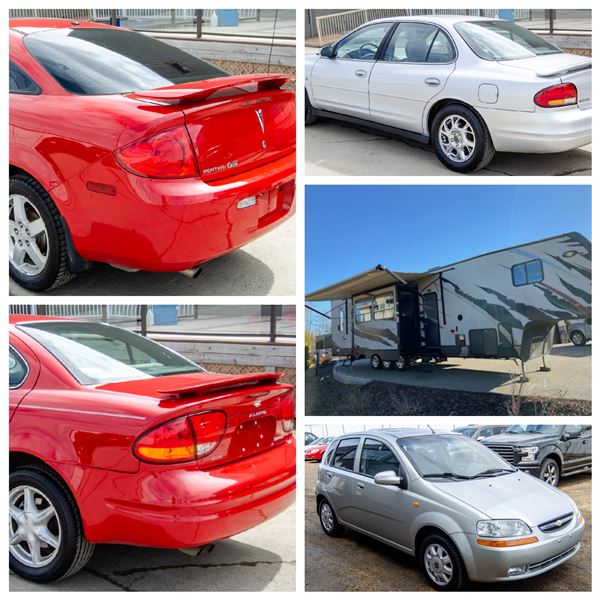 FEATURED HOLIDAY TRAILER & VEHICLES