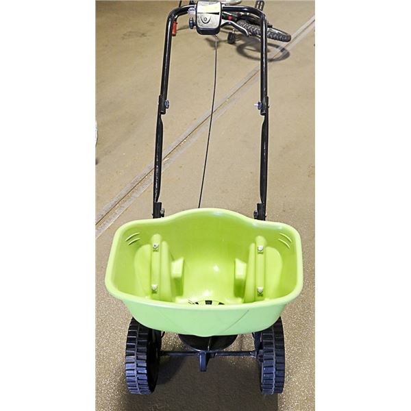 GRASS AND FERTILIZER SPREDER