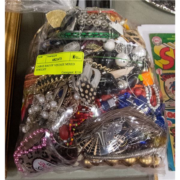 LARGE BAG OF VINTAGE MIXED JEWELRY