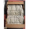 Image 1 : 2 MONTE CHATEAU 60" X 70" BLANKETS ULTIMATE PLUS