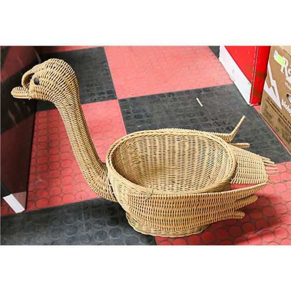 VINTAGE WICKER GOOSE PLANTER BASKET LARGE LIFE