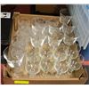 Image 1 : FLAT OF MISCELLANEOUS GLASSWARE