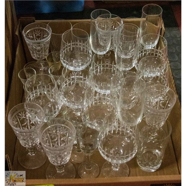 FLAT OF ASSORTED GLASS WARE LOT