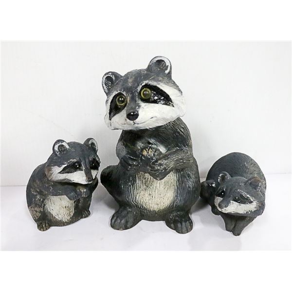 3PC RACOON FAMILY GARDEN / YARD ORNAMENTS