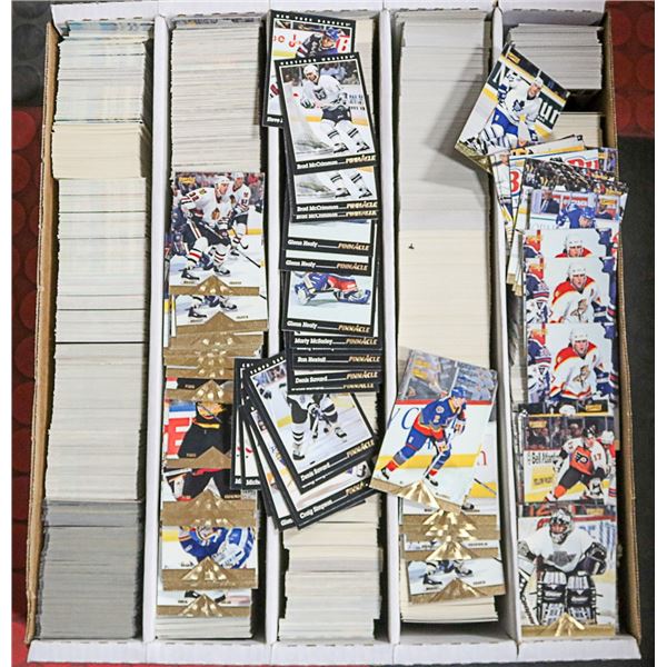 5000 COUNT BOX OF HOCKEY CARDS