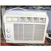 Image 1 : AIR CONDITIONER WINDOW UNIT WORKS GREAT