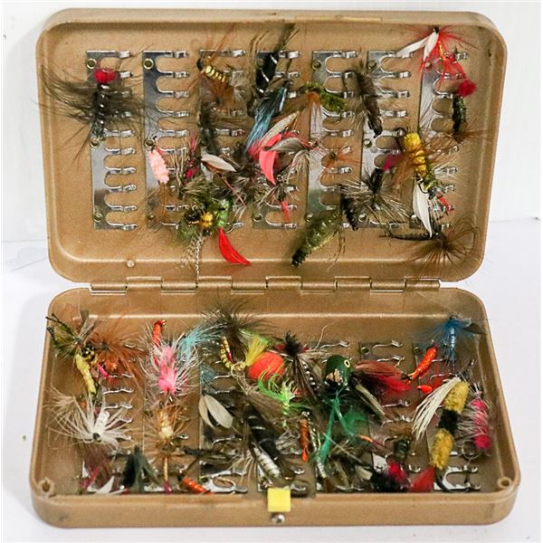 LOT OF FLY FISHING FLIES