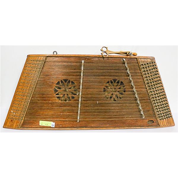 ANTIQUE UKRAINIAN DULCIMER
