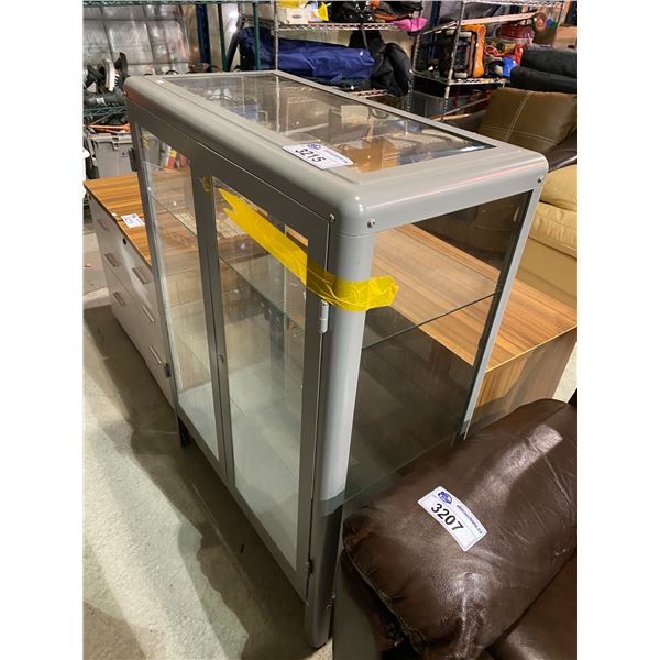 3 TIER GLASS DISPLAY UNIT 16 X 32 X 45" NO KEY