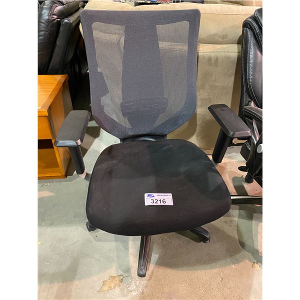 ROLLING OFFICE CHAIR