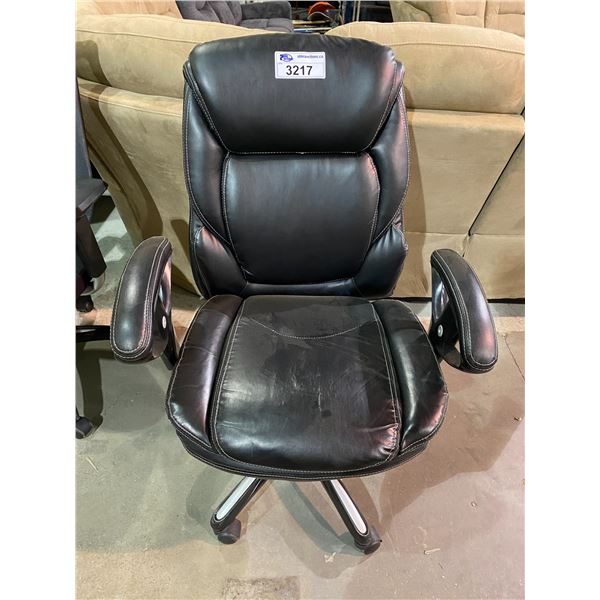 ROLLING OFFICE CHAIR