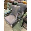 Image 2 : 2 CHAIRS