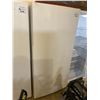 Image 2 : FRIGIDAIRE STANDING FREEZER MODEL FFFH20F3WW0 VISIBLE DAMAGE