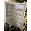 Image 2 : FRIGIDAIRE STANDING FREEZER MODEL FFFH20F3WW0 VISIBLE DAMAGE