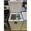 Image 2 : INSIGNIA 3.5CU FT CHEST FREEZER