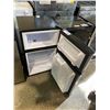 Image 2 : INSIGNIA TOP BOTTOM MINI FRIDGE