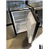 Image 2 : INSIGNIA MINI FRIDGE