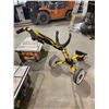 Image 2 : YELLOW GOLF CART