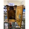 Image 2 : VINTAGE WOODEN MICROSCOPE CASE