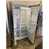 Image 2 : BOSCH SIDE-BY-SIDE FRIDGE VISIBLE DAMAGE, OPEN DOOR ALARM DOES NOT STOP SOLD AS IS