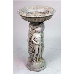 A CLASSICAL-STYLE CAST BIRDBATH