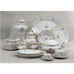 A POLYCHROME AND PARCEL-GILT DECORATED PORCELAIN DINNER SERVICE