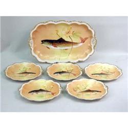 A POLYCHROME AND PARCEL-GILT DECORATED PORCELAIN FISH SERVICE