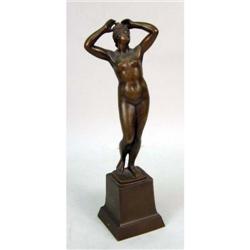 A BRONZE FIGURE OF A NUDE WOMAN