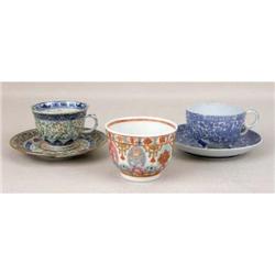 A GROUP OF ASIAN PORCELAIN ITEMS