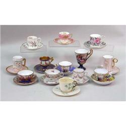 A MISCELLANEOUS GROUP OF POLYCHROME-DECORATED PORCELAIN CUPS AND SAUCERS