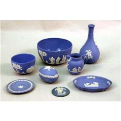 A GROUP OF BLUE WEDGWOOD PORCELAIN TABLE ARTICLES