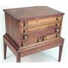 Image 2 : A SMALL CHEST OF DRAWERS