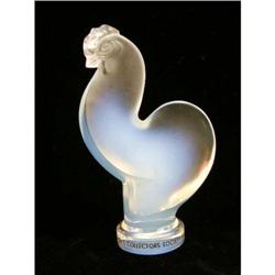 A LALIQUE COLLECTORS SOCIETY 1995 OPALESCENT CRYSTAL ROOSTER