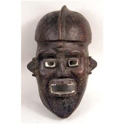 A LARGE SULAMPASU MASK