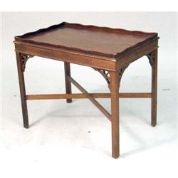 A SMALL CHINESE CHIPPENDALE-STYLE END TABLE