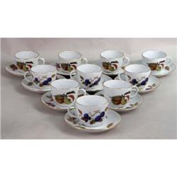 A GROUP OF POLYCHROME PARCEL-GILT DECORATED PORCELAIN CUPS AND SAUCERS