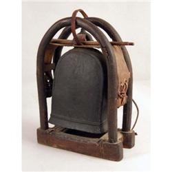 A PORTABLE CHINESE OR JAPANESE BUDDHIST BELL