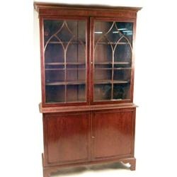 A GEORGIAN STYLE MAHOGANY BOOKCASE CABINET
