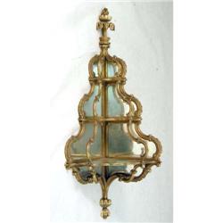 A LOUIS XVI STYLE GILT ROCOCO MIRRORED HANGING OPEN CORNER DISPLAY SHELVES