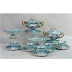 A PARTIAL SET OF ANTIQUE DERBY, ENGLAND PORCELAIN DINNERWARE