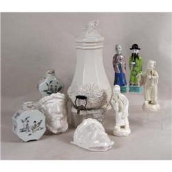 A GROUP OF DECORATIVE OBJECTS