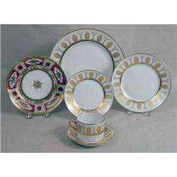 A SET OF PARCEL-GILT DECORATED RICHARD GINORI DINNERWARE