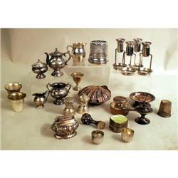 A GROUP OF SMALL SILVER PLATED ITEMS