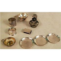 A GROUP OF SMALL SILVER ITEMS