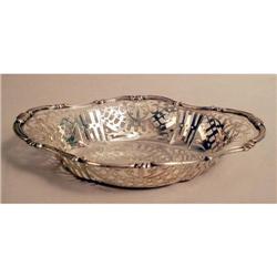 A TOWLE STERLING SILVER OVAL BONBON DISH