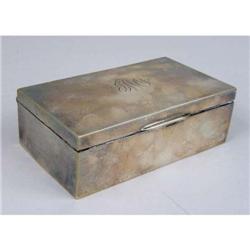 AN INTERNATIONAL STERLING SILVER RECTANGULAR WOOD LINED HINGED BOX
