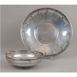 A WALLACE STERLING SILVER CIRCULAR TRAY