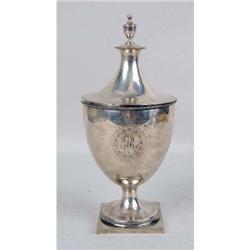 AN AMERICAN FEDERAL STYLE COVERED SUGAR URN
