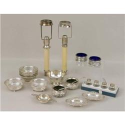 A GROUP OF STERLING SILVER TABLE ITEMS