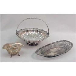 A STERLING SILVER OVAL FOOTED BONBON DISH